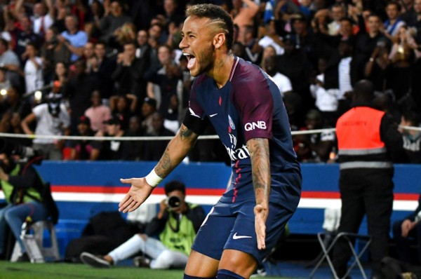El brasileño Neymar deja boquiabierta a Francia