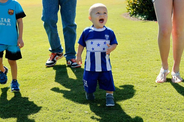 El pequeño hondureño con porte de norteamericano que visitó a la 'H'