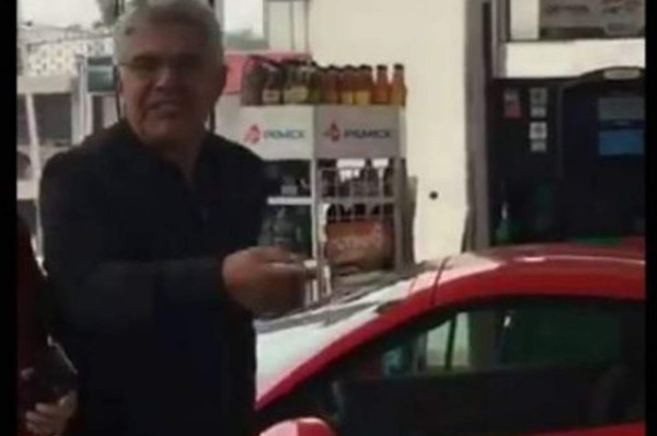 VIDEO: Tuca Ferreti en su Ferrari protesta por el gasolinazo