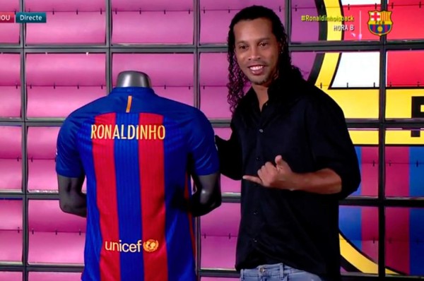 Ronaldinho: 'Guardiola me pidió que me quedara en Barcelona'
