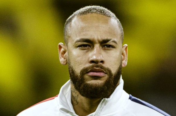 Activista denuncia a Neymar por homofobia ante la Fiscalía de Sao Paulo