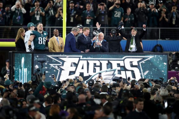 Filadelfia Eagles gana el Super Bowl al destronar a los New England Patriots