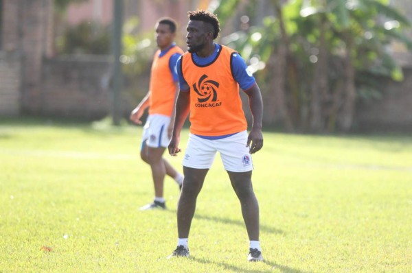 Olimpia inscribe a Hendry Thomas en el último día de fichajes