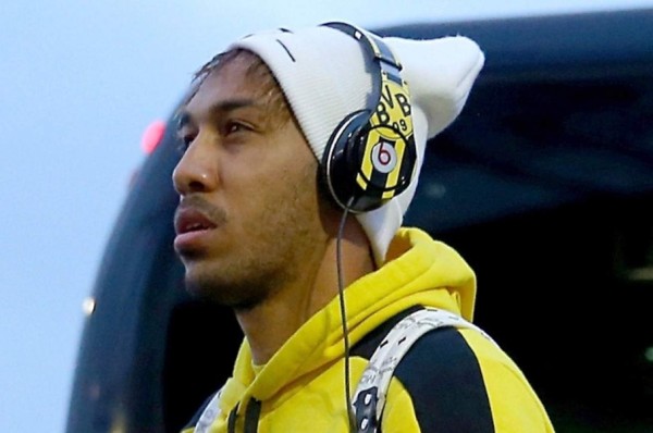 Borussia Dortmund pide a Aubameyang que no hable de su salida del club