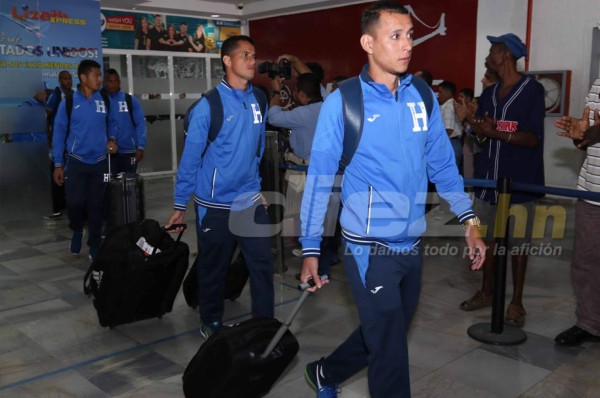 Entre aplausos reciben a selección de Honduras al arribar a suelo 'catracho'
