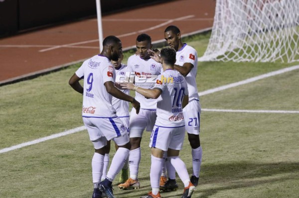 FOTOS: Invasión motagüense en El Salvador, Patón enojado y el show de Benguché