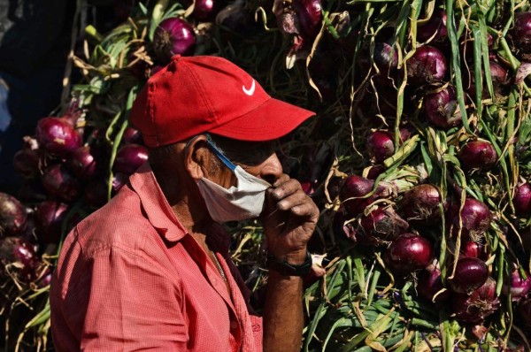Ciudadanos de Tegucigalpa se aglomeran pese a amenaza de coronavirus