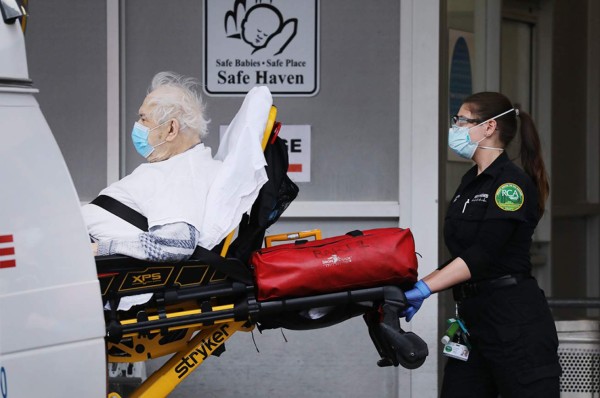 Récord de 2,228 muertes en 24 horas por coronavirus en EUA, según Johns Hopkin