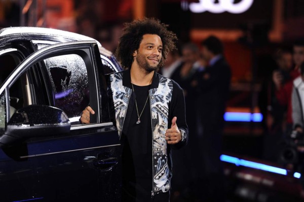 Los llamativos looks que usaron jugadores del Real Madrid para recoger sus Audis