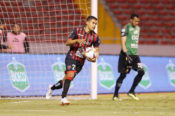 Roger Rojas lo deja claro: 'Tengo contrato y eso quiere decir que sigo”