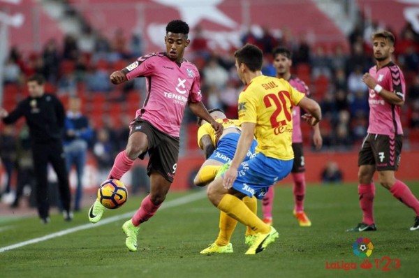 Tenerife del 'Choco' Lozano golea al Mallorca y sigue soñando con ascender