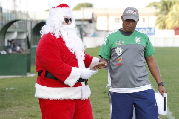 Santa Clos sorprende al Platense previo a la final contra Motagua