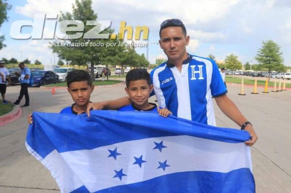 ¿Quién es la rubia? Belleza y fervor previo al Honduras-Canadá