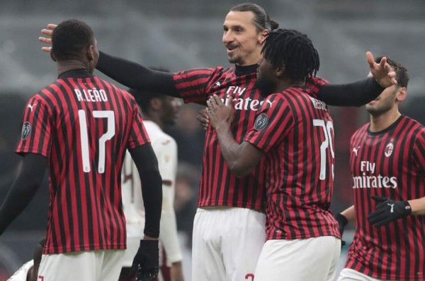 El Milan entrega a domicilio comida a sus abonados mayores de 65 años