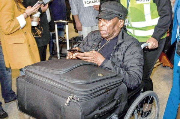 Pelé deberá someterse a remoción de cálculo en vías urinarias