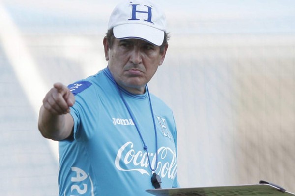 Jorge Luis Pinto arremete contra el árbitro tras derrota de Honduras vs Panamá