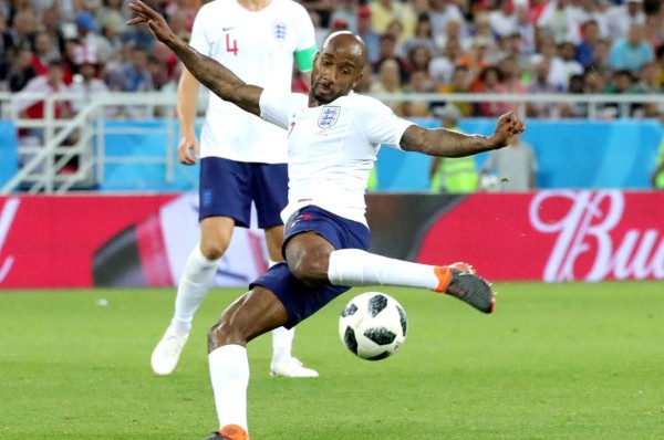 Fabian Delph abandona concentración de Inglaterra por nacimiento de su hijo