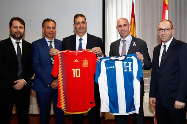 Fenafuth firma convenio de cooperación con la Federación Española de fútbol