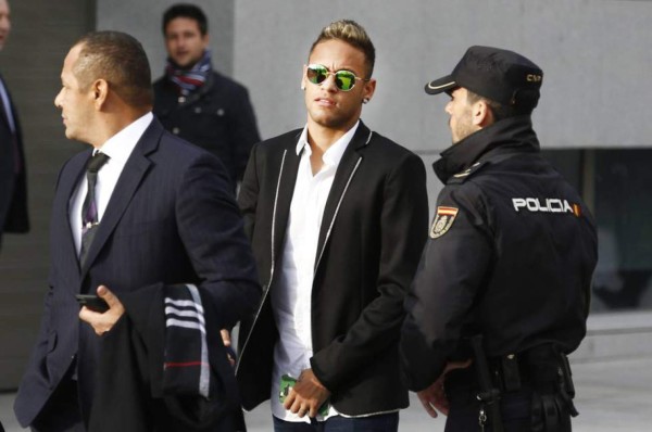 Juez envía a juicio a Neymar, Bartomeu y Rosell por presunta estafa