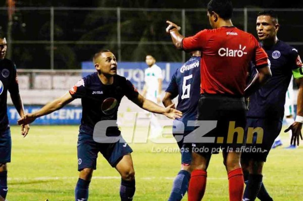 Omar Elvir sobre el arbitraje ante Platense: 'Hay que revisar los errores para opinar'