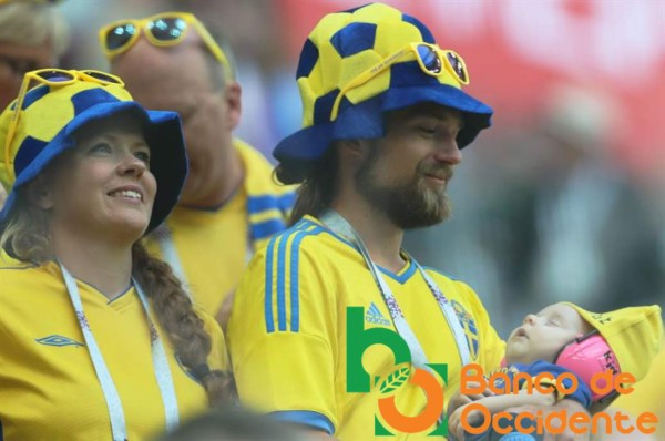 EL COLOR: Todas las imágenes del ambiente del Suecia vs Suiza