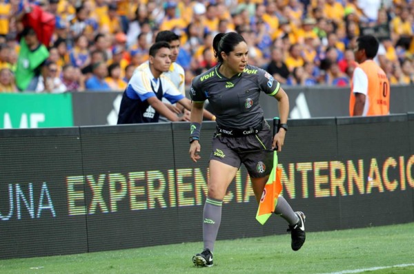 ¿Quién es Karen Díaz? La árbitra mexicana que dirigirá en el partido de Honduras contra Canadá