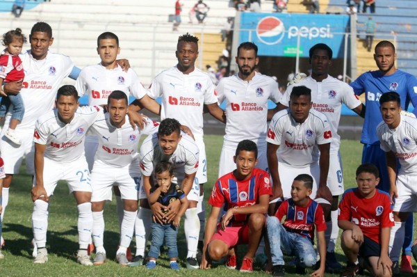 Cinco motivos de la 'crisis' futbolística del Olimpia que llevó a Restrepo a renunciar