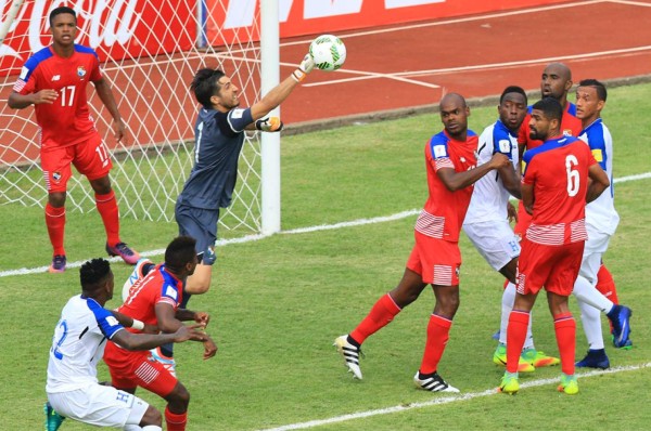 Honduras arranca el hexagonal perdiendo ante Panamá en el Olímpico