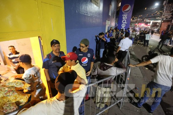 ¡Espectacular! Las fotos del llenazo de la afición de Motagua en el Nacional