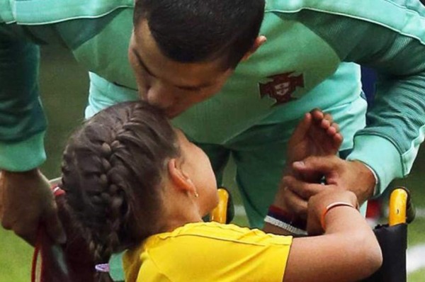 NO SE VIO EN TV: Le piden matrimonio a Cristiano en la Copa Confederaciones