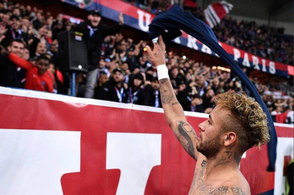 Neymar cobra 375 mil euros por aplaudir a la afición del PSG