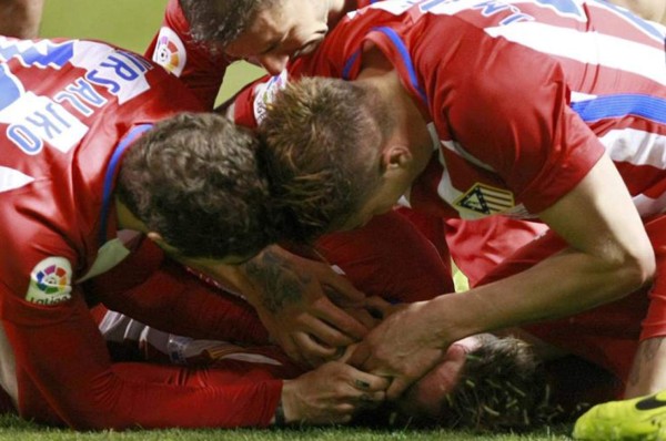 ¡TERRIBLE! Fernando Torres quedó conmocionado por un brutal golpe