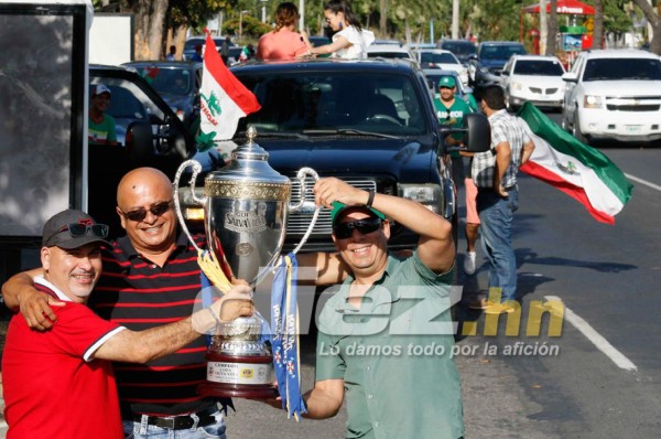 ¡Locura y hermosura! San Pedro Sula sigue celebrando la novena copa del Marathón