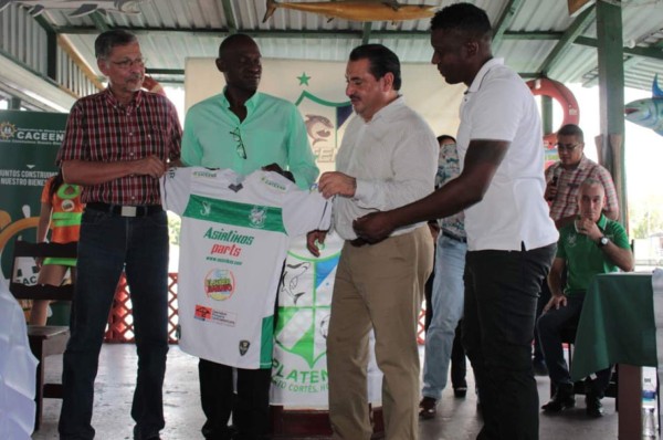 El panameño Antony Torres, presentado como nuevo técnico del Platense