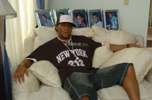 Las 15 fotos de Carlos Pavón en su etapa como rapero que no habías visto