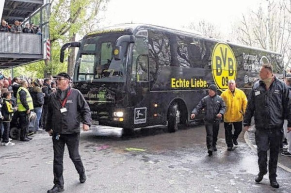 ¡REPUDIABLE! Explota bomba cerca del autobús del Dortmund y deja un jugador herido