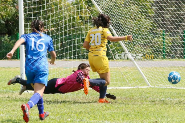 Goles, celebraciones y animadoras en la segunda jornada del Torneo de Escuelas Bilingües