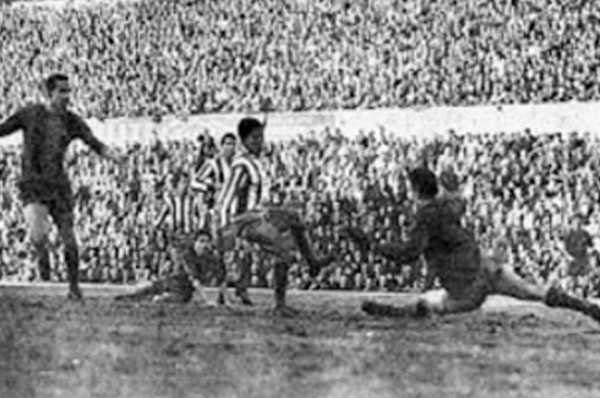 Las cuatro placas conmemorativas a José Enrique 'La Coneja' Cardona