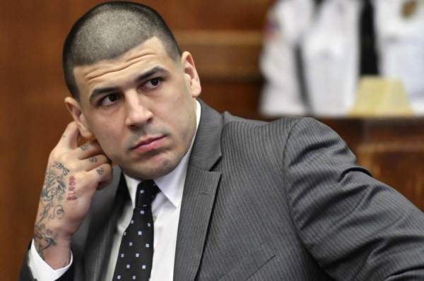 Lanzan documental sobre el 'secreto' que torturó al atleta Aaron Hernández