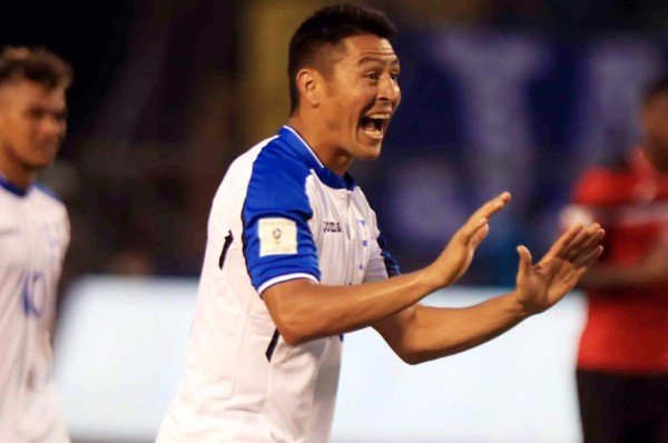 Roger Espinoza: 'Tenemos que ganar afuera, con Costa Rica no se puede perder'