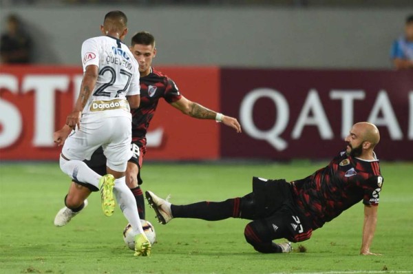 River Plate salvó con angustia su estreno como campeón de la Copa Libertadores