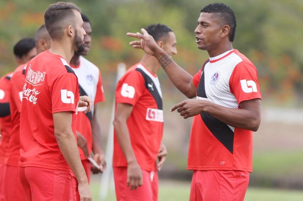 ¿Es la mejor decisión de Carlo Costly retirarse del Olimpia?