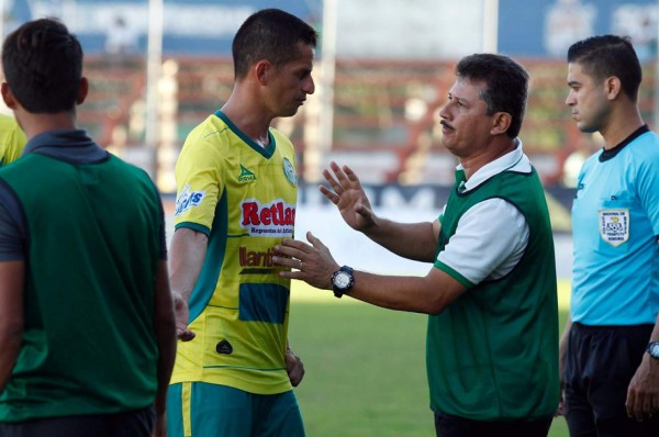 OFICIAL: Mauro Reyes es separado del Juticalpa por malos resultados
