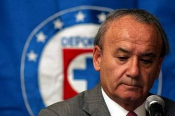 Interpol emite ficha roja ante el presidente y directivo general del Cruz Azul: 195 países le buscan