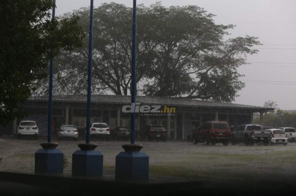 Torrencial aguacero: La lluvia inunda la sede de Motagua y retrasa su entrenamiento
