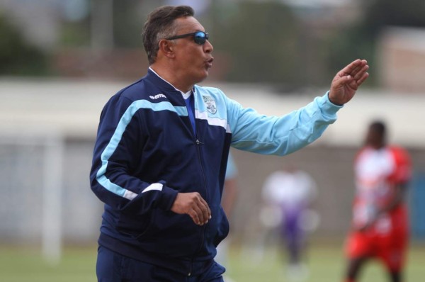 Javier Padilla renuncia como DT del Real de Minas y culpa a Reynaldo Tilguath