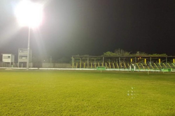 ¡BELLEZA! Estadio del Yoro FC del ascenso ya tiene alumbrado eléctrico