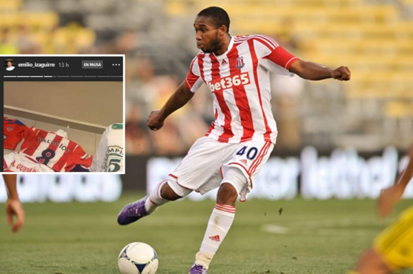 ¡Solos cracks! Emilio Izaguirre muestra su impresionante colección de camisetas