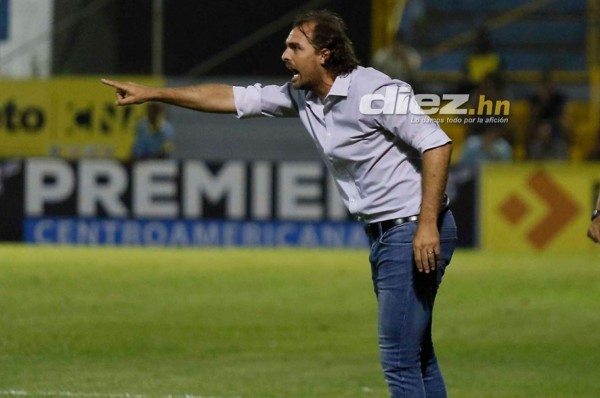 Andrés Carevic, DT de Alajuelense, brinda detalles sobre el futuro de Roger Rojas