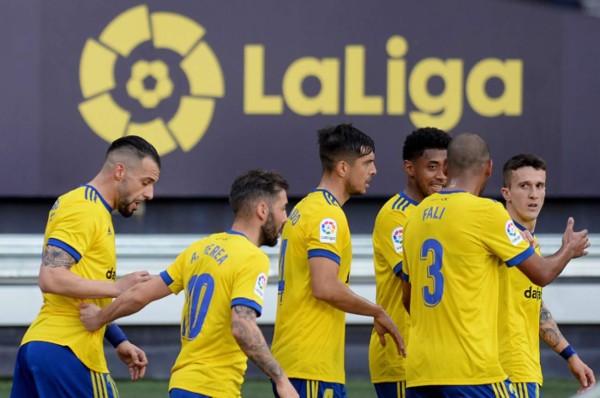 NO SE VIO EN TV: Lamento de Luis Suárez, reclamo del Cádiz y las postales del Choco Lozano